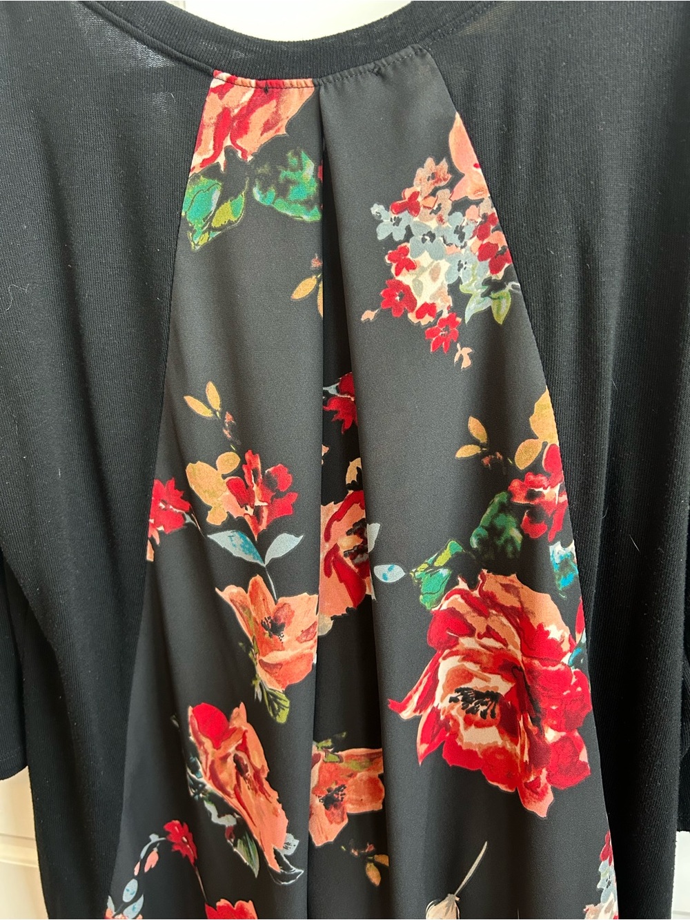 Black V-Neck Layered Tunic with Floral Back Panel - Picture 4 of 7